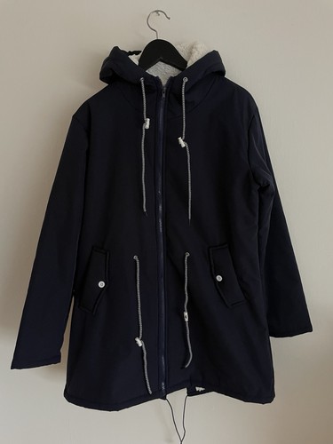 Dunkelblauer parka jacke mit - dunkelblauer,
