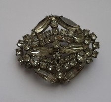 Alte Brosche/Anhänger mit silberfarbenen Strasssteinen
