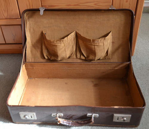 Kleiner dunkelbrauner