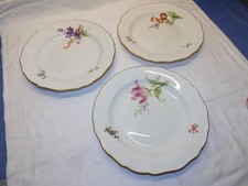 3 Speiseteller, Meissen Bunte Blume mit Goldrand, um 1900, d=25 cm  (ME10)