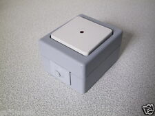 KOPP Taster beleuchtbar (Linse rot) AP FR STANDARD grau-weiß (IP44) Aufputz