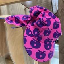 Smafolk Mütze mit Nackenschutz 4-6 Monate 41 Pink Lila Äpfel, sehr guter Zustand