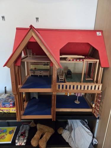 Großes puppenhaus aus holz - aus,