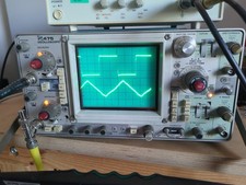 Tektronix 475 analoges Oszilloskop, 200 MHz, mit Tastkopf Agilent N2863B 300 MHz