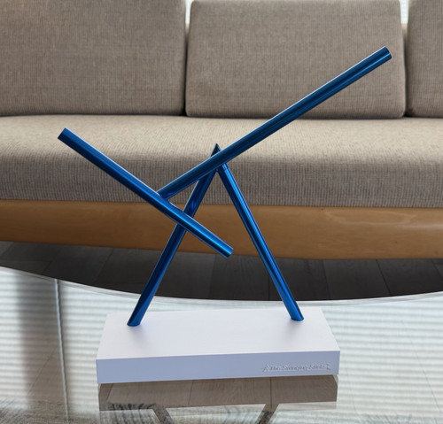 The swinging sticks kinetic - swinging,