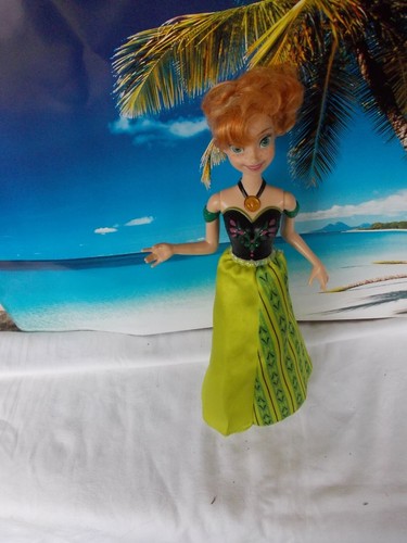 Barbie puppe mit grünen - barbie, rock