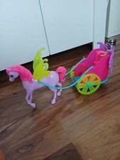 Barbie mit Kutsche und Pegasus (Pferd mit Flügeln)