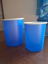 Tupperware 2 Aufbewahrungsbehälter rund 2 l und 1,25l Blau mit weißem Deckel