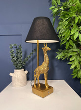 Elegante goldene Giraffe