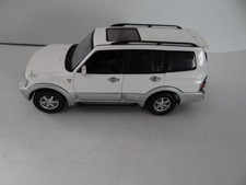 AUTOART MITSUBISHI PAJERO WEISS MODELLAUTO 1:43 SAMMLER MODELL