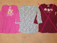 2 langarm Kleider für Mädchen in der Größe 122