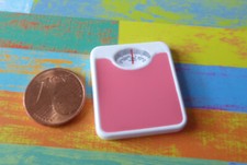 Personen-Waage Badezimmer Puppenstube Miniatur rosa 26mm