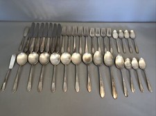 WM.Rogers & Son | 35-teiliges Besteck Set Silber mit Floralem Motiv | #1