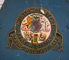 Antikes Straßenbahn Straßenbahnschild & Milners Patent - Holdfast Safe - orig...