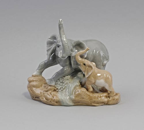 9973008 porzellan figur - ,