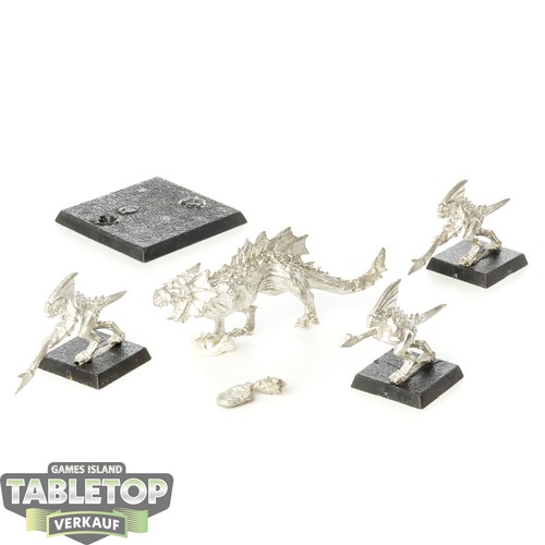 Lizardmen salamander hunting - -,