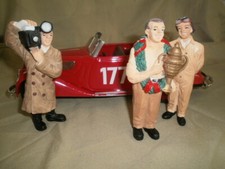 BMW 327, 88-01, 1938, Limitiert, + 3 Figuren + Vitrine, Schuco 1:18, OVP.