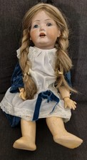 Alte Porzellankopfpuppe mit Gliederkörper
