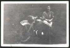 Fotografie Motorrad Victoria, Dame auf Krad sitzend, Kennzeichen IX-326505 