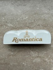 Werbeaufsteller aus Porzellan