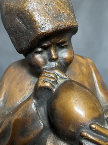 Antike bronzefigur junge knabe - bronzefigur,