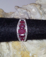 Silberring mit Rubinen und