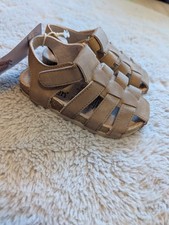 Neue geschlossene Sandalen in beige Gr. 26 von Lily&Dan