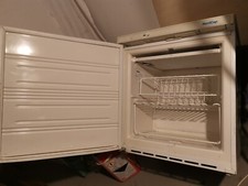 Theken-Gefrierschrank mit Regal für Schnapsflaschen, gebraucht,