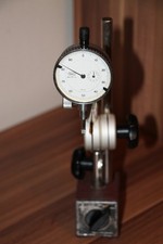 Messstativ mit Magnetfuß