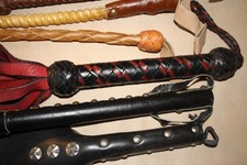 Peitschen, Gerten, Paddel aus