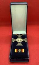 BRD BUNDESWEHR EHRENKREUZ IN BRONZE MIT ETUI. (D607)