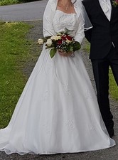 Brautkleid trägerlos creme