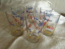 6 alte Wassergläser, Saftgläser mit Aufschrift in blau, rot und gelb