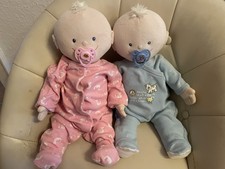 2 Krümel Puppen Zwillinge von Jako-o mit Schnuller Pampers Kleidung gr.50 Neuw.