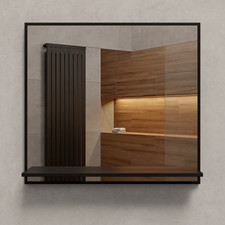 Schwarzer Badspiegel mit