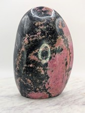 Rhodonit Freiform Skulptur