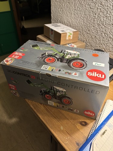 Siku farmer 6778 control - 1:32,