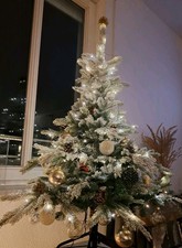 Everlands Künstlicher Weihnachtsbaum Spritzguss leicht beschneit 120cm