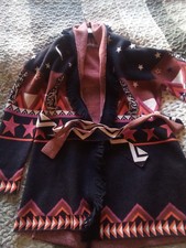 Schöne Lieblingsstück neuwertige Strickjacke bunt mit Tiermotiv  Größe 38