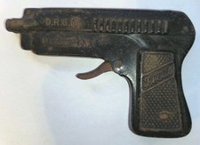 Historische Blechspielzeugpistole