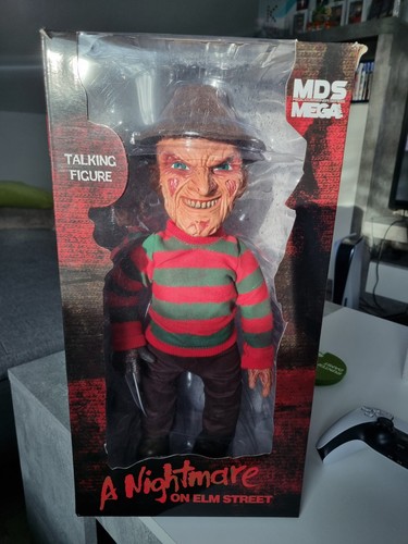 Mega figure nightmare - a, elm