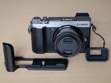 Panasonic LUMIX DC-GX9 Kit silb. 12-32 O.I.S. + Zubehörpaket ≈2500 Auslösungen