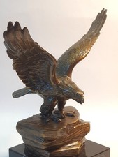 Bronzefigur  Adler auf