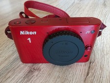 Nikon 1 J1 Digitalkamera rot  (+ defektes 10-30mm Objektiv)