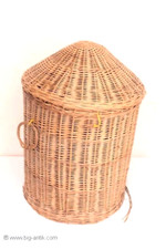 Alte Korbtruhe / Runde Wäschetruhe / Weidengeflecht / Deckel u. Griffe / Old rou