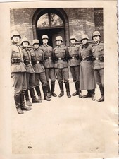 Foto - Soldaten mit Stahlhelm