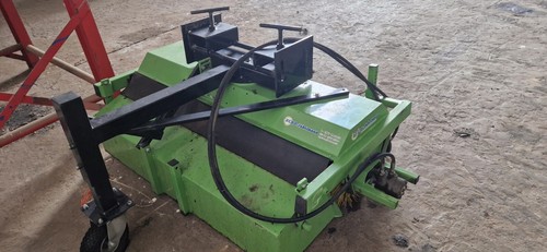 Straßenkehrmaschine für