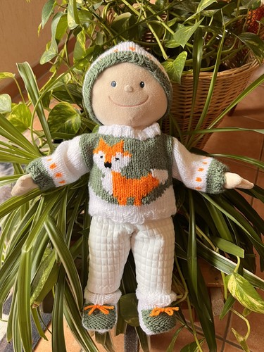 Neu gestrickte puppensachen - gestrickte,
