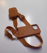 Ideal of sweden Handyhülle Praktisch mit Gurt zum umhängen IPhone 14 Pro + Case