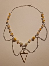 Halskette mit dreieckigem